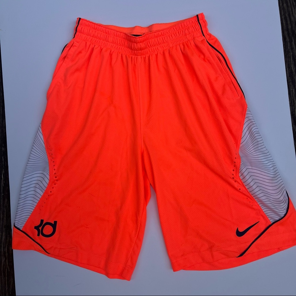 Nike Neon Basketball Shorts - Dri fit - SIZE M